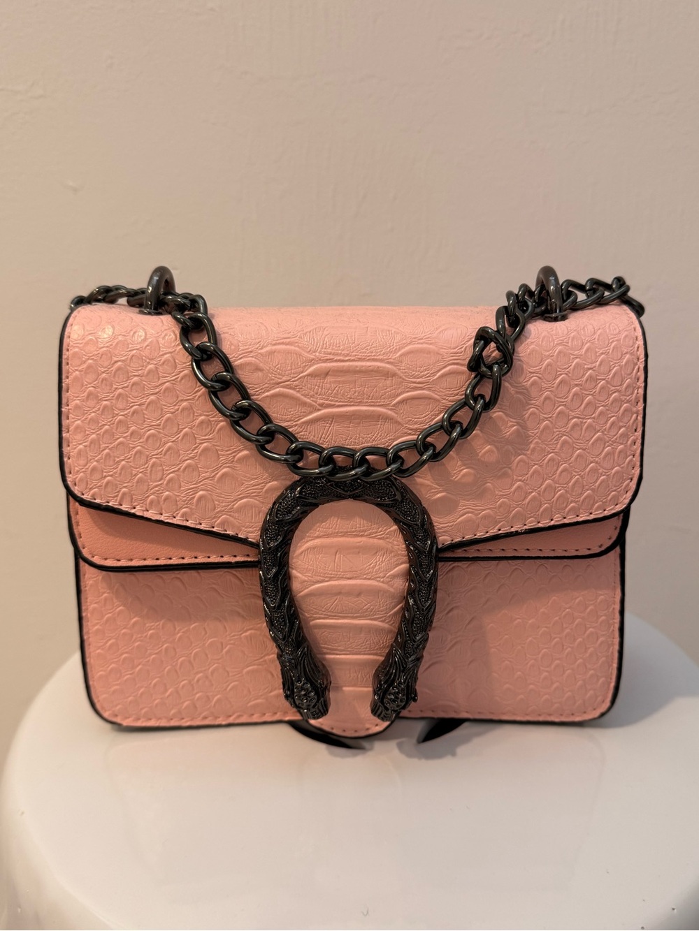 Mini blush bag with chain and nice compartment pockets